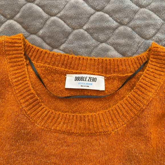 NWOT - Double Zero sweater. Size Medium. - Picture 10 of 12